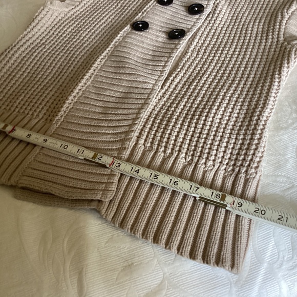 Michael Kors chunky knit tan sweater vest - machine washable. - sz LG - Picture 10 of 14